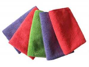 PS4 Mikrofiber Bez ile Temizlik