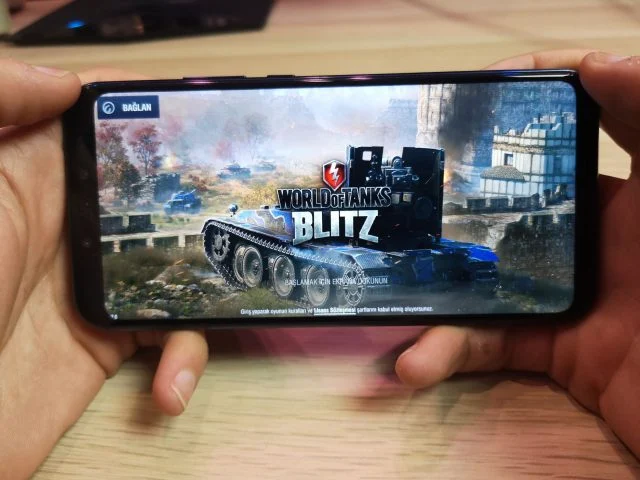 Huawei Mate 20 Lite Oyunda Arka Planda Klavye Gözüküyor