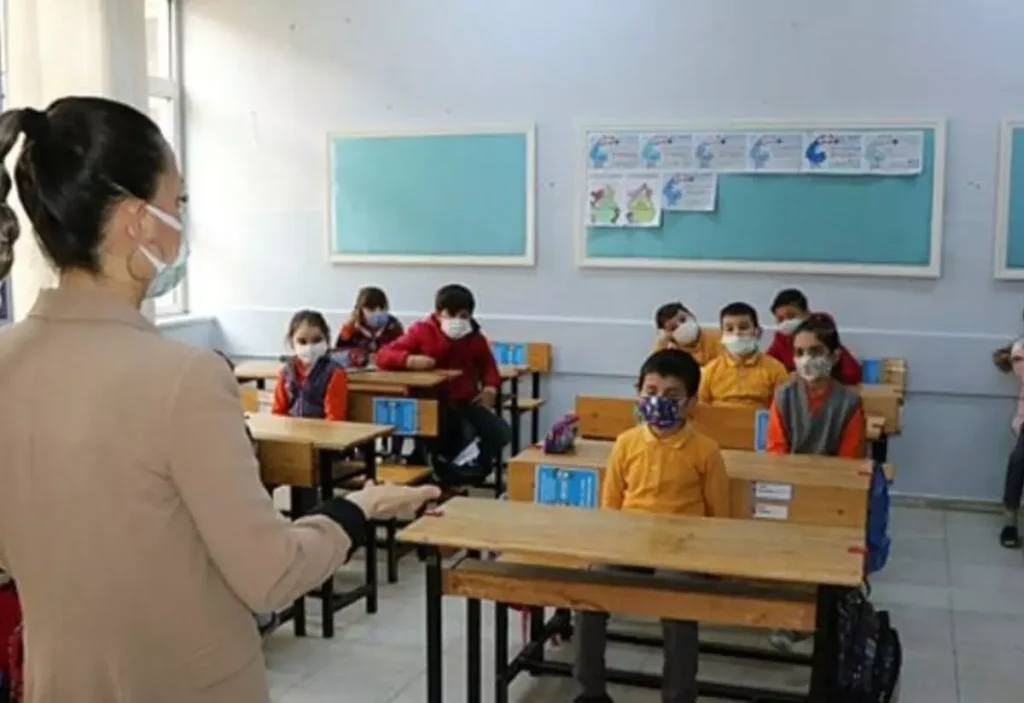 Okullar 3 Gün Daha Tatil mi? MEB 2023
