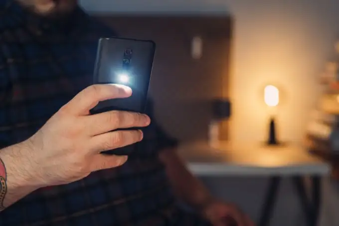 Flashlight: Led Torch Light Uygulaması Nedir? Ne Demek?