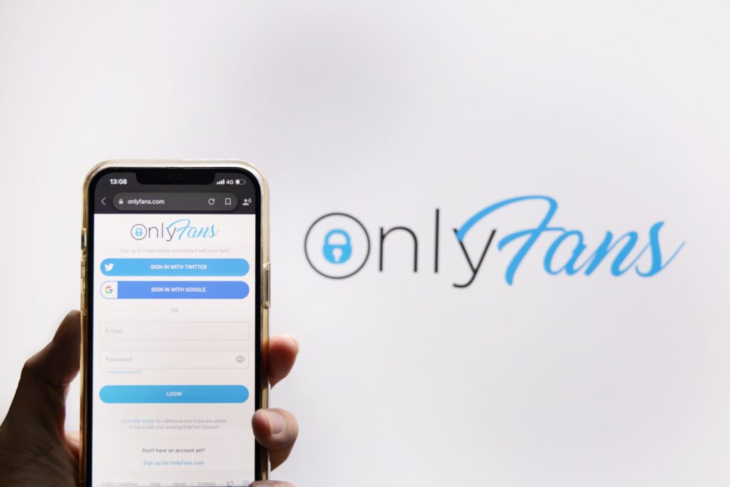 OnlyFans'ta içerik paylaşmak için belirli bir yaş sınırı var mı?
