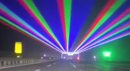 Çin'de Araç Sürücüleri Uyumasın Diye Gök Yüzü Lazer İle Aydınlatıldı!
